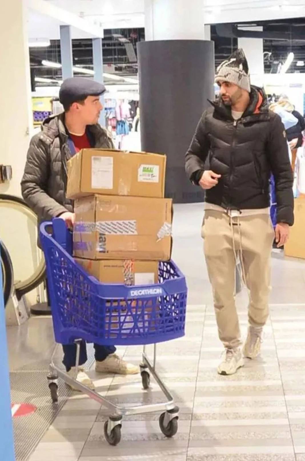 Ünlüler depremzedeler için tek yürek oldu! Kimisi bölgede, kimisi kampanya organize ediyor 26